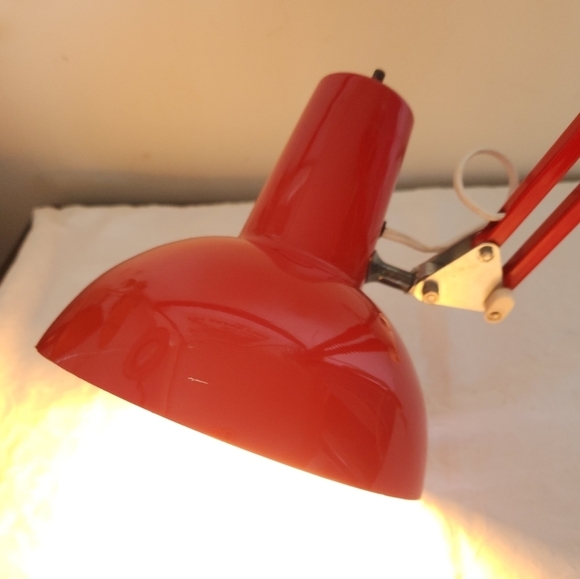 Vintage Luxo red articulated desk lamp - Picture 3 of 13